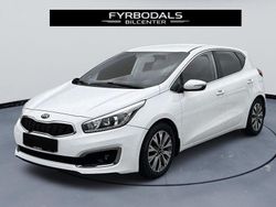 Vit Begagnad 2016 Kia Ceed Halvkombi | 149 000 kr