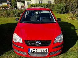 Röd Begagnad 2006 VW Polo Trendline Halvkombi | 36 000 kr (Marknadspris)