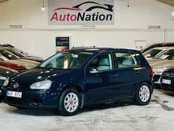 Mörkblå (blå) Begagnad 2004 VW Golf IV Trendline Halvkombi | 39 900 kr (Dyr)