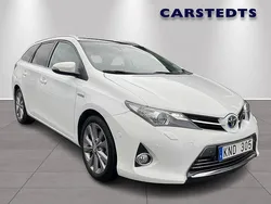 Vit Begagnad 2013 Toyota Auris Touring Sports Executive Kombi | 138 900 kr (Marknadspris)