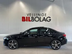 Svart Begagnad 2021 Mercedes A250 Sedan | 299 500 kr (Marknadspris)