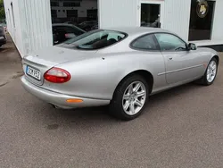 Ljusgrå Begagnad 1998 Jaguar XK | 128 000 kr