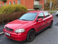 Röd Begagnad 2002 Opel Astra | 14 000 kr (Marknadspris)