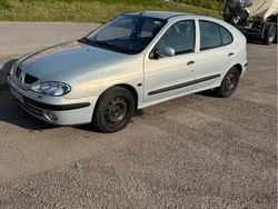 Grå Begagnad 2003 Renault Mégane II Authentique Halvkombi | 16 000 kr (Marknadspris)