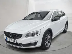Vit Begagnad 2017 Volvo V60 CC Summum Kombi | 188 000 kr (Marknadspris)