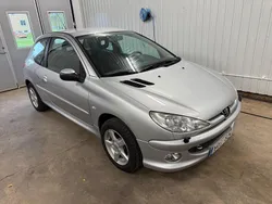 Ljusgrå (grå) Begagnad 2006 Peugeot 206 Halvkombi | 29 999 kr (Lite dyr)