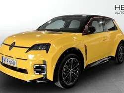 Gul (yellow) Begagnad 2025 Renault R5 Iconic Halvkombi | 441 600 kr (Marknadspris)