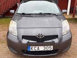 Grå Begagnad 2009 Toyota Yaris Halvkombi | 26 000 kr (Bra pris)