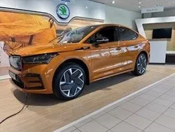 Orange (phoenix orange metallic) Ny 2025 Skoda Enyaq iV RS SUV | 644 525 kr (Lite dyr)