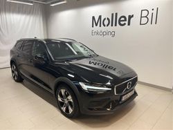 Svart Begagnad 2022 Volvo V60 CC Kombi | 319 000 kr (Bra pris)