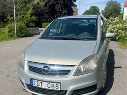 Grå Begagnad 2008 Opel Zafira Minibuss | 12 000 kr (Superpris)