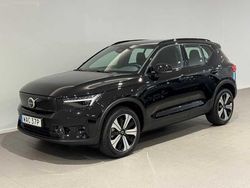 Svart Begagnad 2022 Volvo XC40 Plus SUV | 344 500 kr