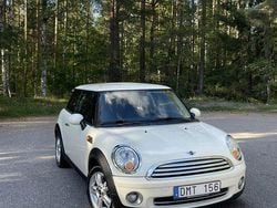 Vit Begagnad 2010 Mini Cooper Pepper Halvkombi | 55 000 kr (Marknadspris)
