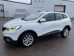 Blå (vit) Begagnad 2017 Renault Kadjar LIMITED SUV | 77 000 kr (Marknadspris)