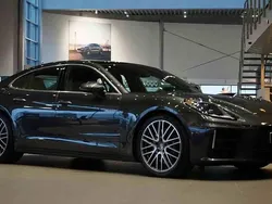 Grå Begagnad 2024 Porsche Panamera 4 Sedan | 1 349 000 kr (Bra pris)