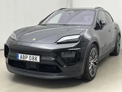 Svart Begagnad 2025 Porsche Macan Sport SUV | 1 000 000 kr