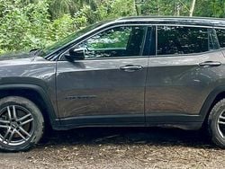 Grå Begagnad 2020 Jeep Compass SUV | 229 900 kr (Marknadspris)