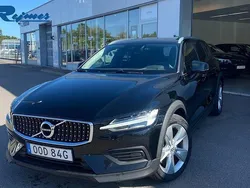 Begagnad 2022 Volvo V60 CC Kombi | 329 900 kr (Marknadspris)