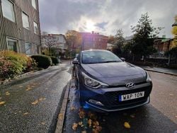 Grå Begagnad 2016 Hyundai i20 Halvkombi | 84 500 kr (Marknadspris)