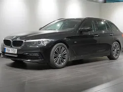 Svart (safirsvart metallic) Begagnad 2017 BMW 520 Sport Line Kombi | 229 800 kr (Marknadspris)