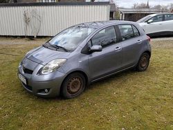 Blå Begagnad 2011 Toyota Yaris Halvkombi | 35 000 kr (Bra pris)