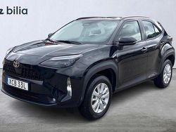 Svart Begagnad 2025 Toyota Yaris Hybrid Active SUV | 278 900 kr (Lite dyr)