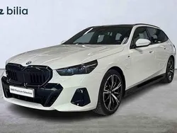 Vit Begagnad 2025 BMW 530e Kombi | 719 900 kr