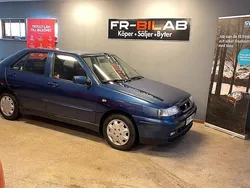 Mörkblå Begagnad 1997 Seat Toledo SE Halvkombi | 22 900 kr
