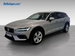 Silver Begagnad 2023 Volvo V60 CC Plus Kombi | 445 900 kr (Marknadspris)