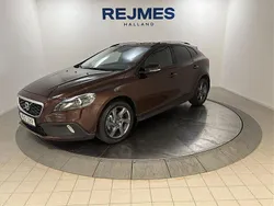 Brun Begagnad 2015 Volvo V40 CC Summum Kombi | 205 900 kr (Marknadspris)