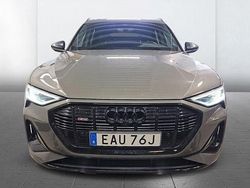 Grå Begagnad 2022 Audi e-tron Advanced SUV | 445 900 kr (Lite dyr)