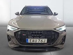 Grå Begagnad 2022 Audi e-tron Advanced SUV | 445 900 kr (Lite dyr)