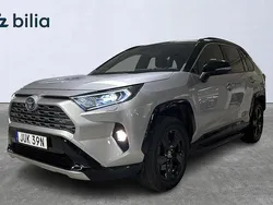 Grå Begagnad 2019 Toyota RAV4 Hybrid Style SUV | 349 900 kr (Marknadspris)