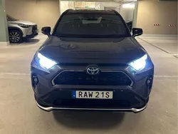 Grå Begagnad 2023 Toyota RAV4 Hybrid SUV | 480 000 kr (Marknadspris)