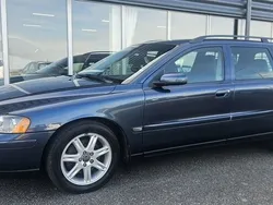 Blå Begagnad 2005 Volvo V70 Kinetic Kombi | 39 900 kr (Dyr)