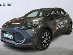 Mörkgrå Begagnad 2024 Toyota C-HR Style SUV | 429 000 kr (Marknadspris)
