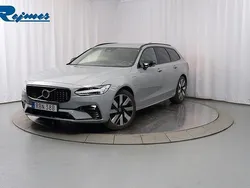 Grå (vapour grey metallic) Begagnad 2024 Volvo V90 Plus Kombi | 509 900 kr (Marknadspris)