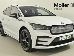 Vit (moon white metallic) Begagnad 2025 Skoda Enyaq iV RS SUV | 579 900 kr (Marknadspris)