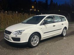 Vit Begagnad 2005 Ford Focus Kombi | 29 900 kr (Bra pris)