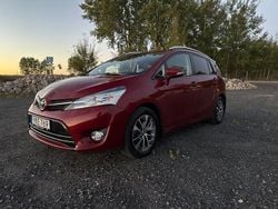 Röd Begagnad 2016 Toyota Verso Edition Minibuss | 168 500 kr (Dyr)