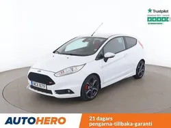 Vit Begagnad 2016 Ford Fiesta ST Halvkombi | 132 000 kr (Lite dyr)