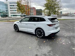 Vit Begagnad 2022 Skoda Enyaq iV SportLine SUV | 489 000 kr