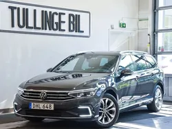 Mörkgrå Begagnad 2022 VW Passat Executive Kombi | 239 900 kr (Bra pris)
