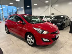 Röd Begagnad 2013 Hyundai i30 Halvkombi | 44 900 kr (Marknadspris)