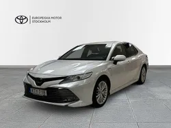 Vit Begagnad 2019 Toyota Camry Executive Sedan | 299 900 kr (Marknadspris)