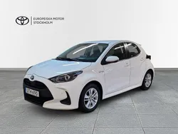 Vit Begagnad 2020 Toyota Yaris Hybrid Active Halvkombi | 198 900 kr (Lite dyr)