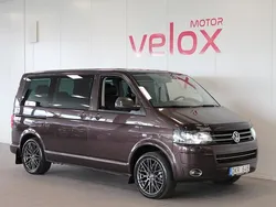 Mörkbrun (brun) Begagnad 2013 VW Multivan Highline Minibuss | 249 900 kr (Marknadspris)