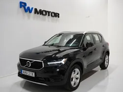 Svart Begagnad 2022 Volvo XC40 Momentum SUV | 298 900 kr (Superpris)