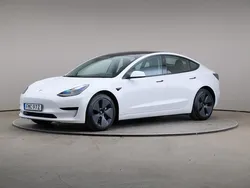 Vit Begagnad 2022 Tesla Model 3 Standard Range Sedan | 275 000 kr (Bra pris)