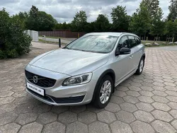 Silver Begagnad 2017 Volvo V60 CC Momentum Kombi | 127 500 kr (Marknadspris)